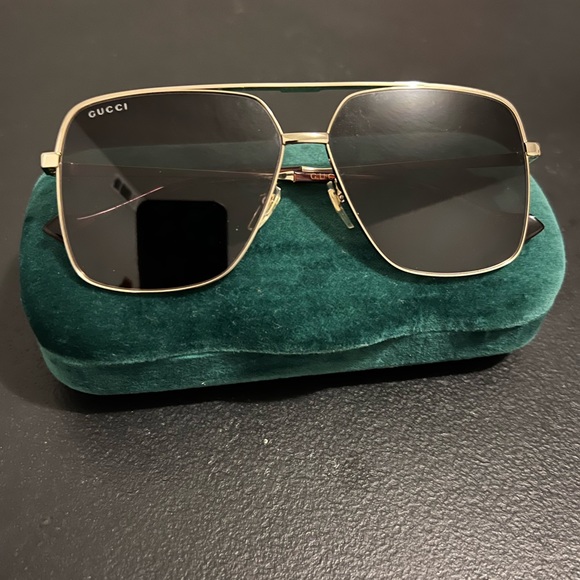Authentic GUCCI extra large sunglasses